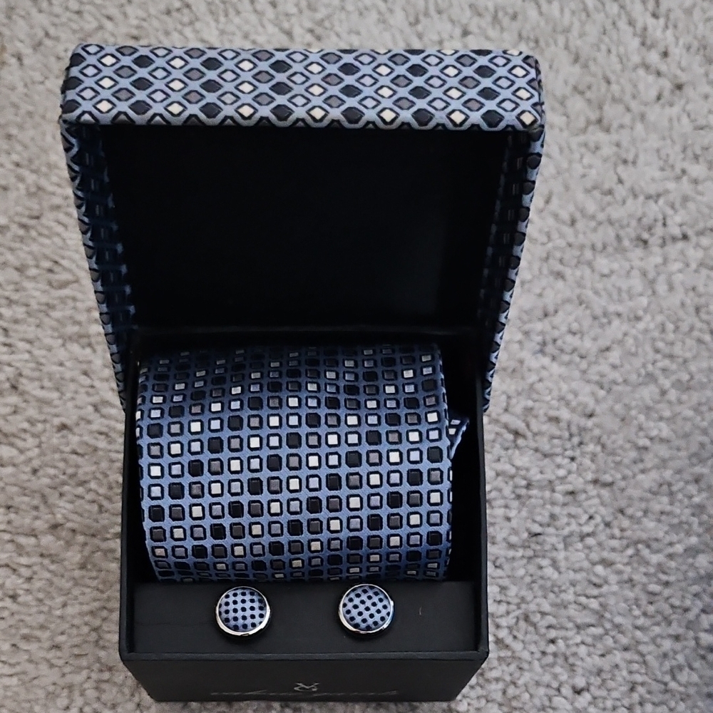 T.J.Maxx Navy and Silver Patterned Tie with Cufflinks